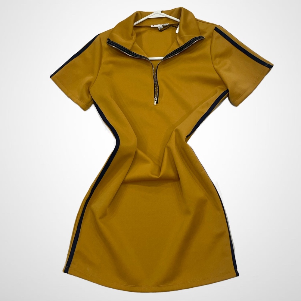 Double striped mustard yellow/ gold sport dress BRAND NEW W/ 🏷️ ATTACHED.